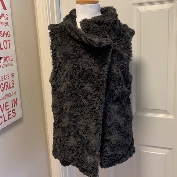 NWOT! dylan True Grit Snap Neck Sherpa Vest, Small - Picture 1 of 8